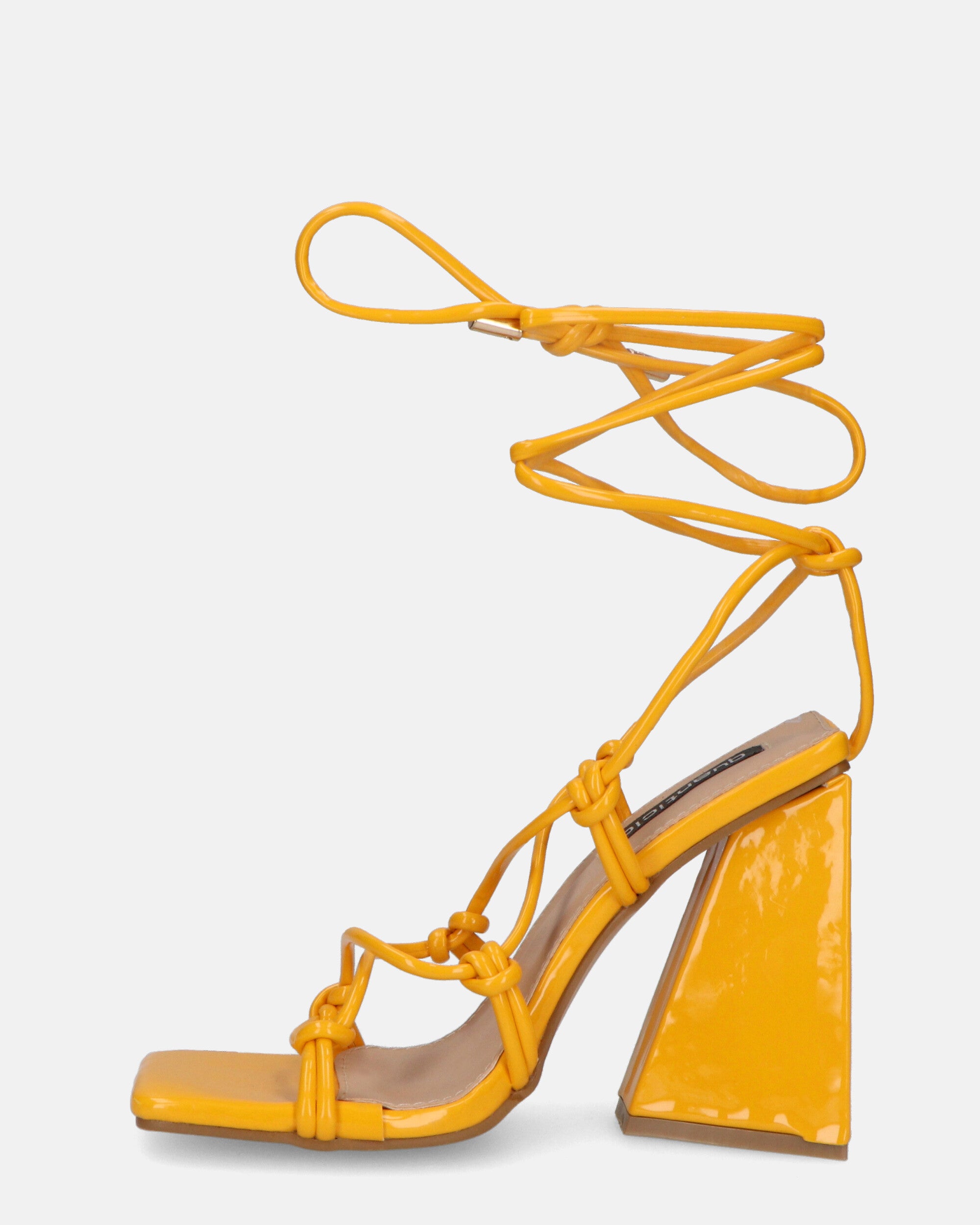 NURAY - high-heeled sandals in glassy orange with laces