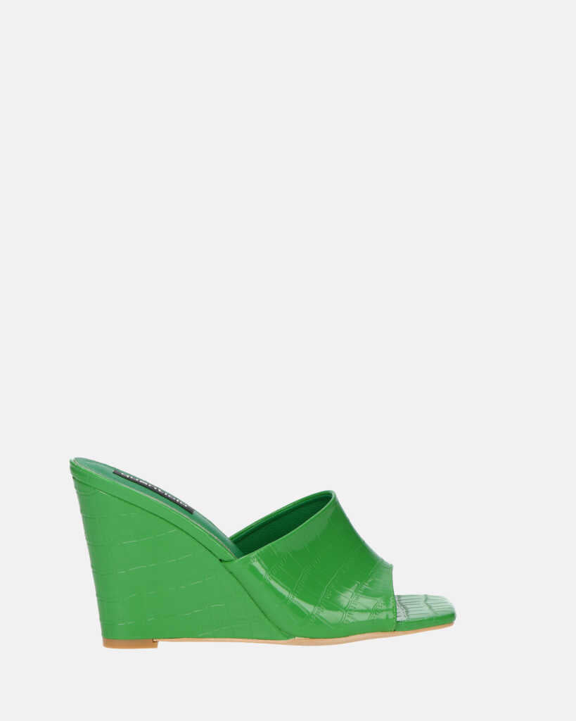 MARGHERITA - wedge sandals in glassy green crocodile